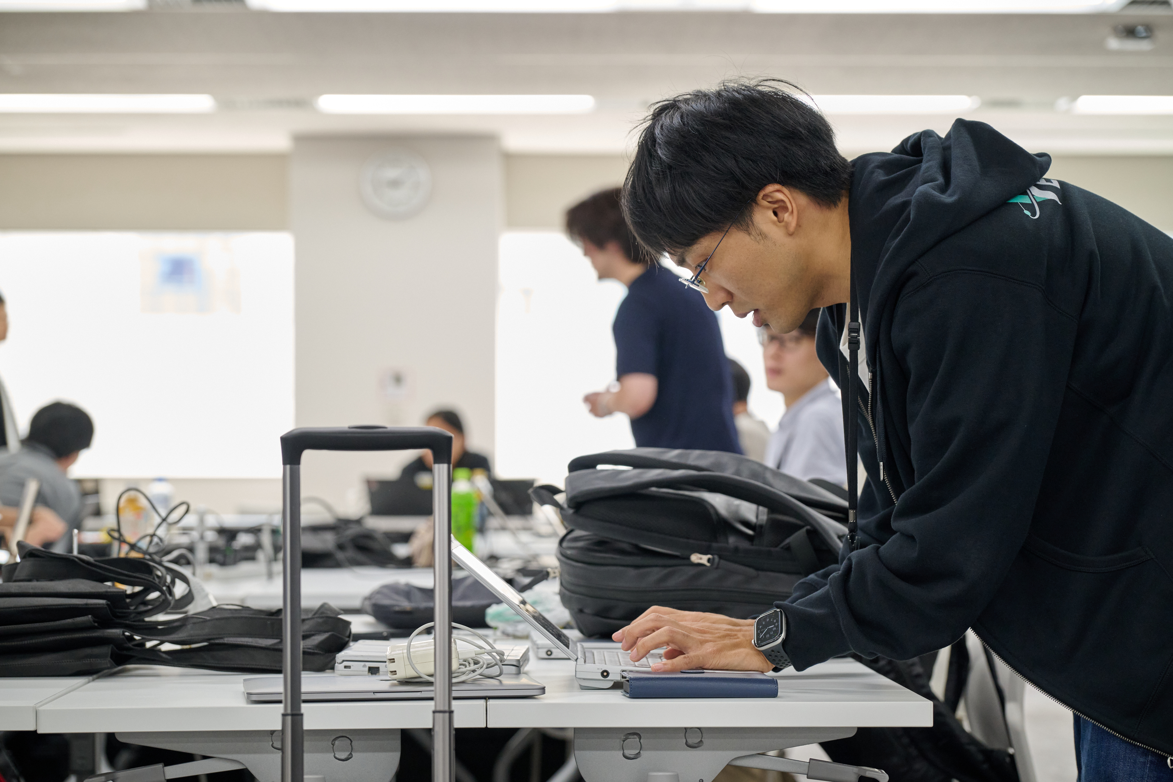 学生チームの奮闘（写真）